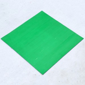 Антиабразивен зелен цвят Оребрен каучуков ламаринен настилка за работна маса